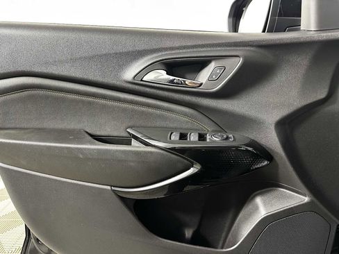 Used 2025 Chevrolet Trax ACTIV w/ Sunroof Package image 23