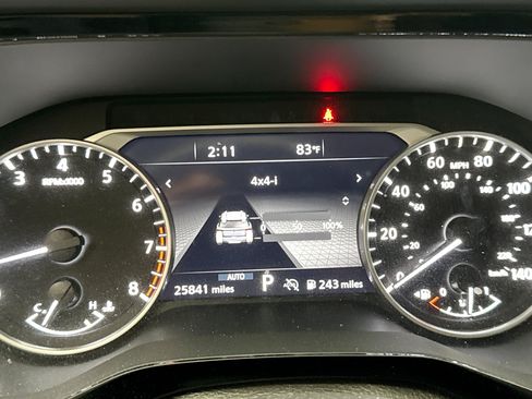 Used 2023 Nissan Pathfinder SL AWD/4WD image 10