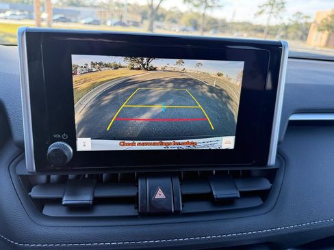 Used 2025 Toyota RAV4 XLE AWD/4WD image 33