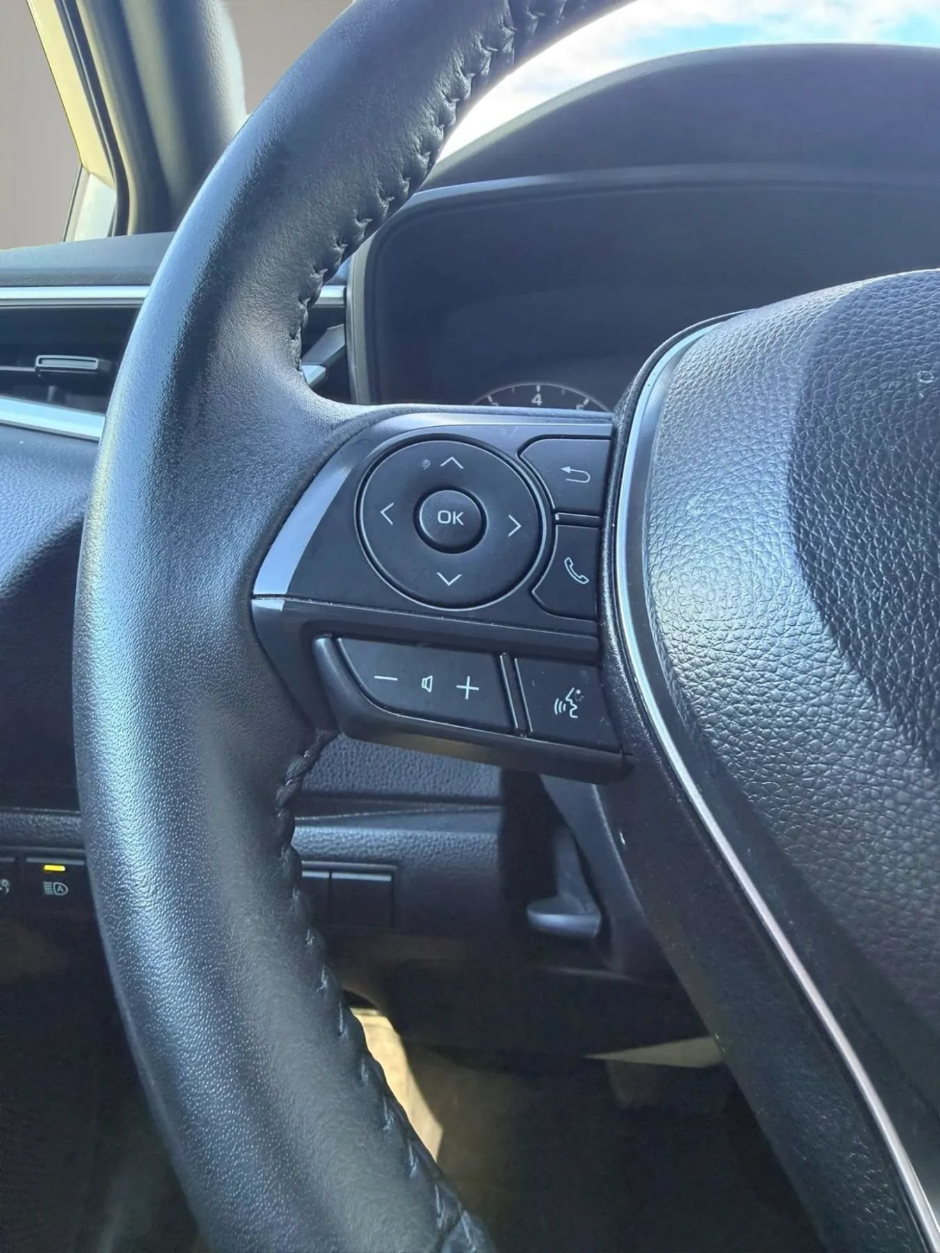Used 2025 Toyota Corolla SE FWD image 16