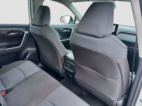 Used 2025 Toyota RAV4 XLE AWD/4WD image 33