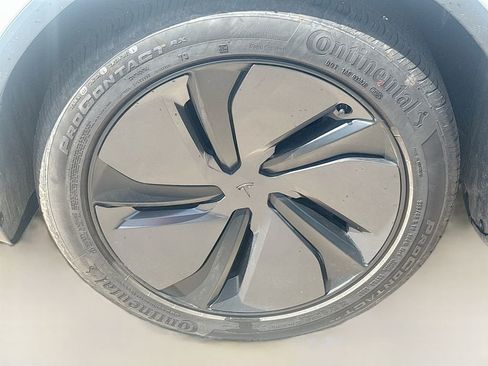 Used 2026 Tesla Model Y 2WD image 32