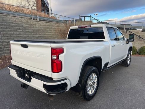 Used 2022 Chevrolet Silverado 2500 High Country w/ Technology Package image 12