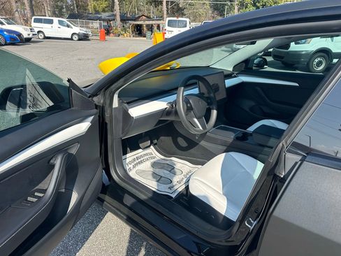 Used 2022 Tesla Model 3 Standard Range image 21