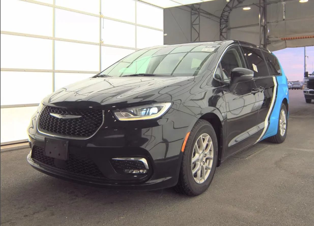 Used 2023 Chrysler Pacifica Touring-L FWD image 47
