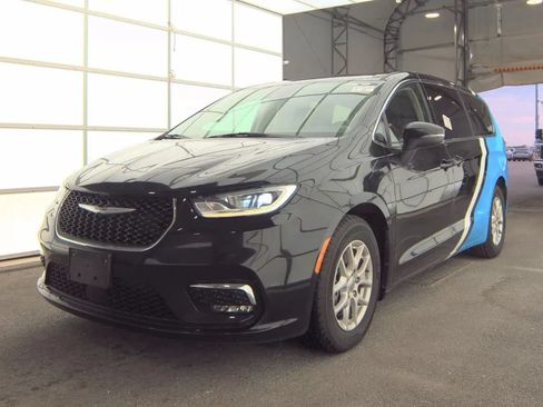 Used 2023 Chrysler Pacifica Touring-L FWD image 47