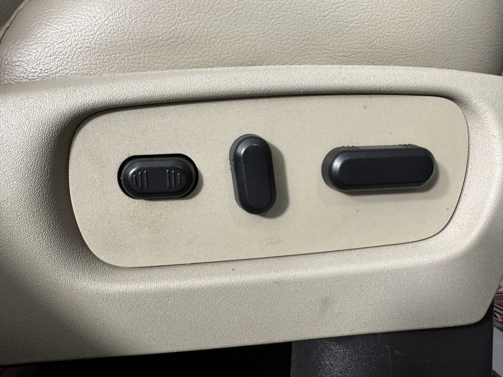 Used 2014 Ford Explorer Limited w/ Equipment Group 302A FWD image 36
