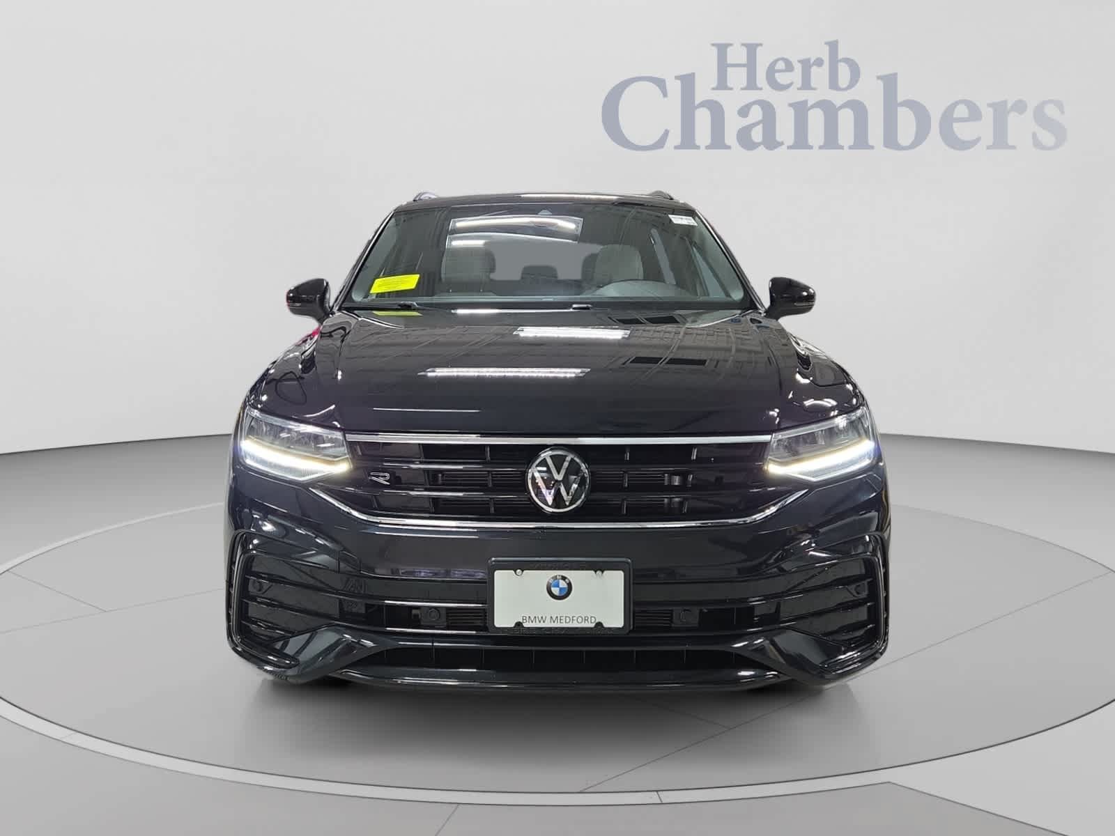 Used 2024 Volkswagen Tiguan SE R-Line AWD/4WD image 2