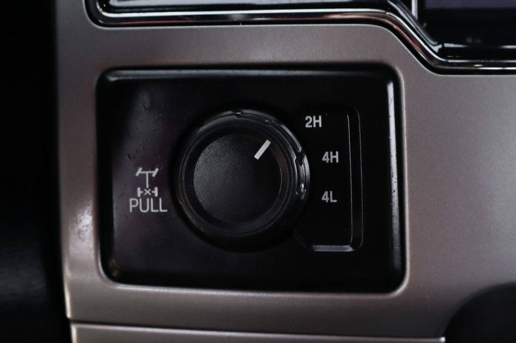 Used 2022 Ford F350 Lariat w/ Black Appearance Package AWD/4WD image 36