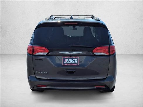 Used 2017 Chrysler Pacifica LX FWD image 6