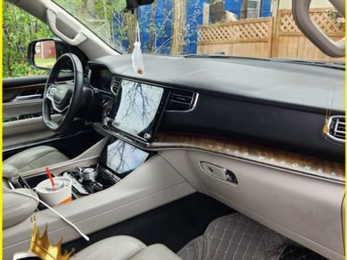Used 2023 Jeep Grand Wagoneer Series II AWD/4WD image 3