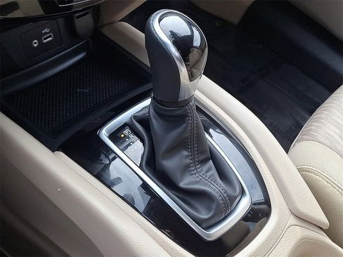 Used 2020 Nissan Rogue SV image 10