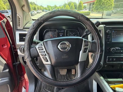 Used 2018 Nissan Titan PRO-4X AWD/4WD image 11