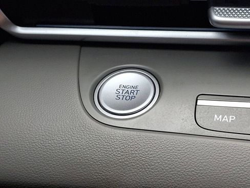 Used 2024 Hyundai Elantra SEL FWD image 25