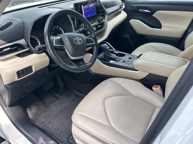 Used 2023 Toyota Highlander XLE AWD/4WD image 15