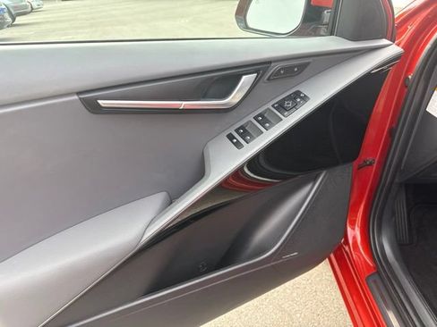 Certified 2023 Kia Niro FWD image 18