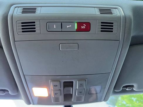 Used 2020 Volkswagen Golf 4-Door image 33