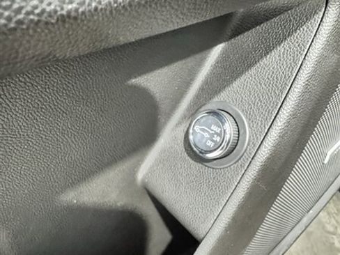 Used 2020 Chevrolet Traverse LT w/ LT Premium Package image 16