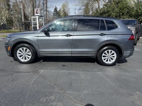 Used 2019 Volkswagen Tiguan SE w/ Panoramic Sunroof Package image 2