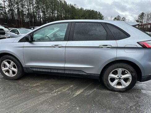 Used 2020 Ford Edge SE image 11