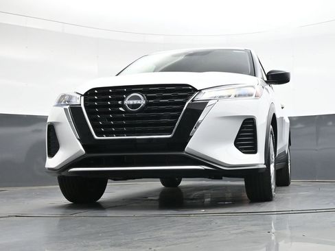 Used 2025 Nissan Kicks Play S image 42