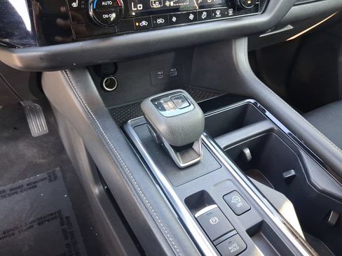 Used 2024 Nissan Pathfinder SV FWD image 25
