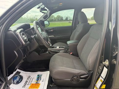 Used 2016 Toyota Tacoma TRD Sport w/ Premium & Technology Package image 24