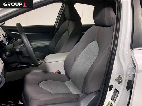 Used 2018 Toyota Camry LE image 7