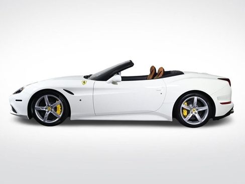 Certified 2017 Ferrari California T RWD image 7