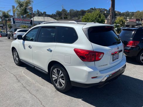 Used 2017 Nissan Pathfinder SV w/ Trailer Tow Package image 5