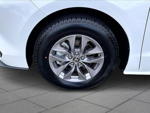 Certified 2023 Toyota Sienna LE image 10