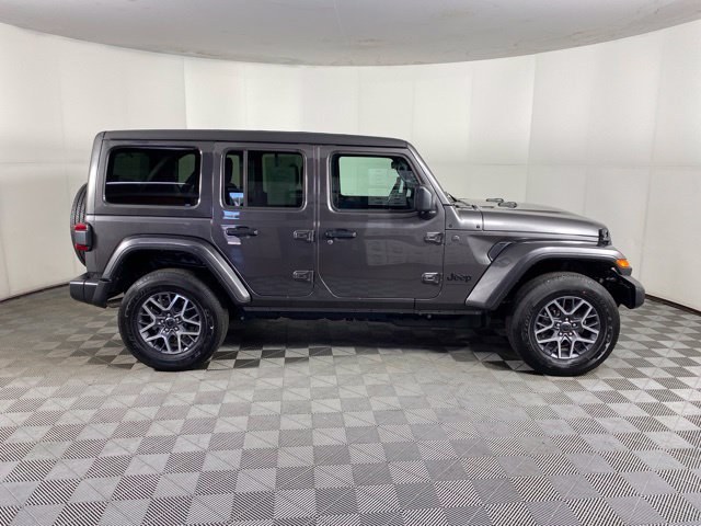 Used 2026 Jeep Wrangler Unlimited Sahara AWD/4WD image 8