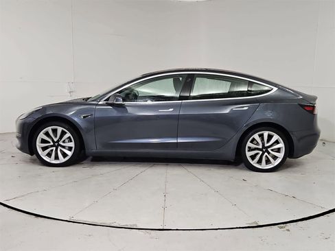 Used 2018 Tesla Model 3 Mid Range image 3