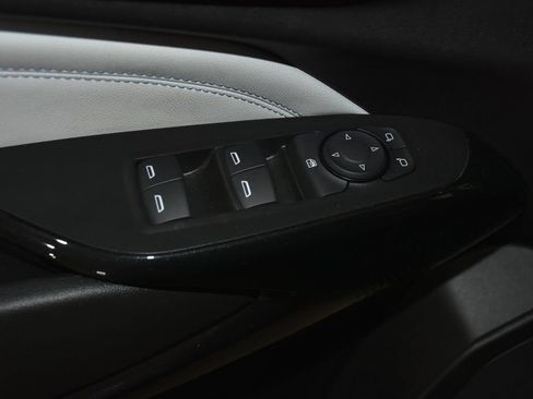 Used 2025 Chevrolet Trax LT FWD image 21