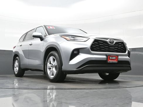 Used 2023 Toyota Highlander LE AWD/4WD image 24