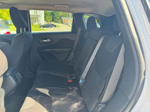 Used 2015 Jeep Cherokee Latitude w/ Trailer Tow Group AWD/4WD image 28