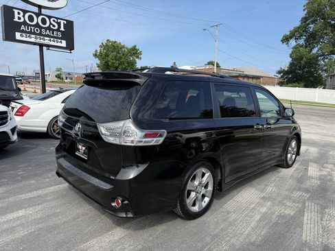 Used 2013 Toyota Sienna SE FWD image 7