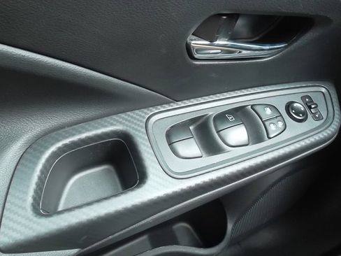 Used 2025 Nissan Versa SV image 14