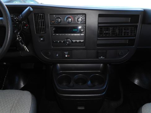 Used 2017 Chevrolet Express 3500 LT w/ LT Preferred Equipment Group RWD image 24
