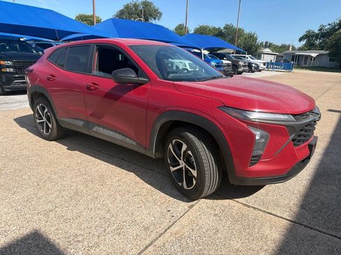 Used 2026 Chevrolet Trax RS FWD image 3