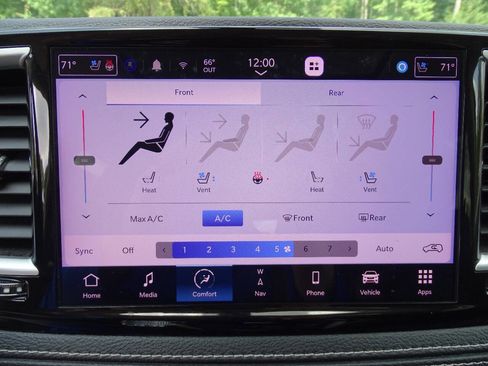 Used 2023 Chrysler Pacifica Limited image 25