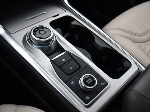 Used 2023 Ford Explorer Platinum w/ Technology Package image 33