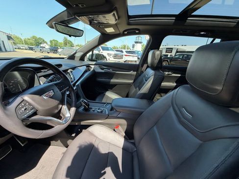 Used 2024 Cadillac XT6 Sport w/ Technology Package AWD/4WD image 4