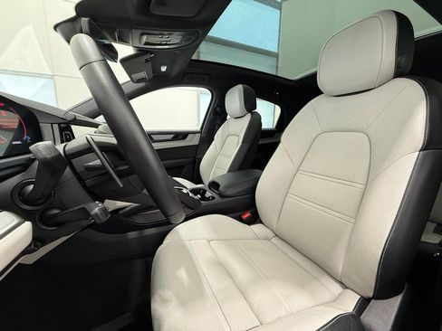 Certified 2025 Porsche Cayenne Coupe image 5