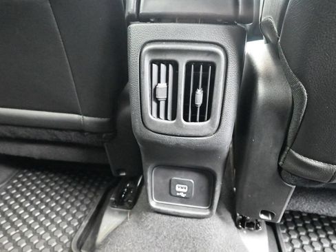 Used 2020 Jeep Compass Latitude w/ Cold Weather Group AWD/4WD image 13