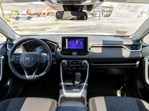Used 2025 Toyota RAV4 XLE FWD image 28