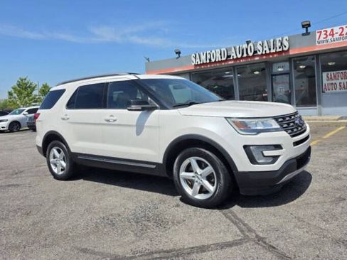 Used 2016 Ford Explorer XLT w/ Equipment Group 202A AWD/4WD image 2