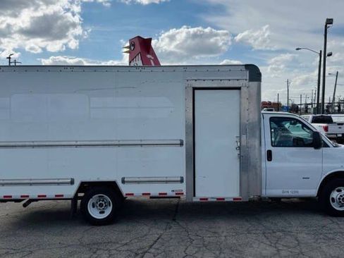 Used 2022 GMC Savana 3500 Extended w/ Power Convenience Package RWD image 8