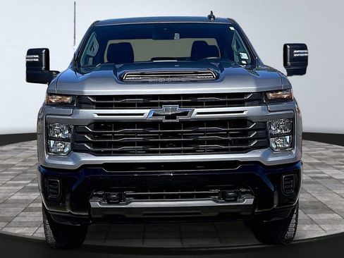 Used 2024 Chevrolet Silverado 2500 Custom w/ Custom Value Package image 3