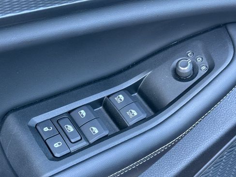 Used 2025 Jeep Grand Cherokee Laredo X w/ Luxury Tech Group I RWD image 12